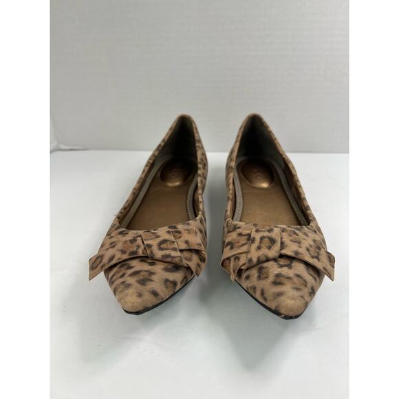 Me Too Paige Leather Leopard Pointy Toe Bow Flat Size 7M - Picture 2 of 9